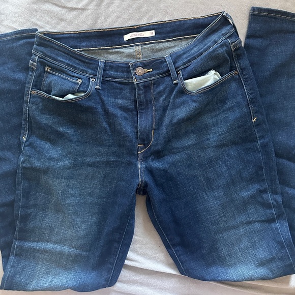 Levi’s mid rise skinny jeans - Picture 2 of 3